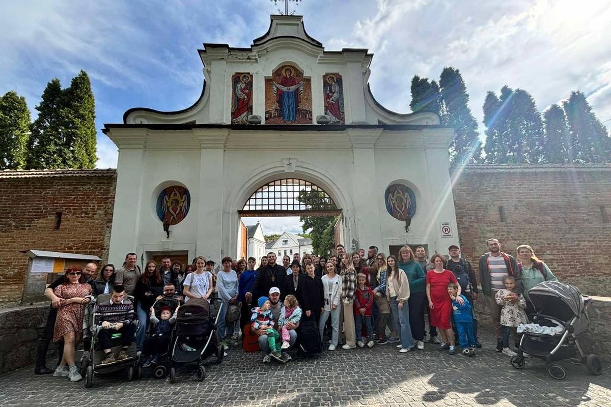 Ветерани та їхні сім’ї відвідали Крехівський монастир і піднялися на вежу Жовкви