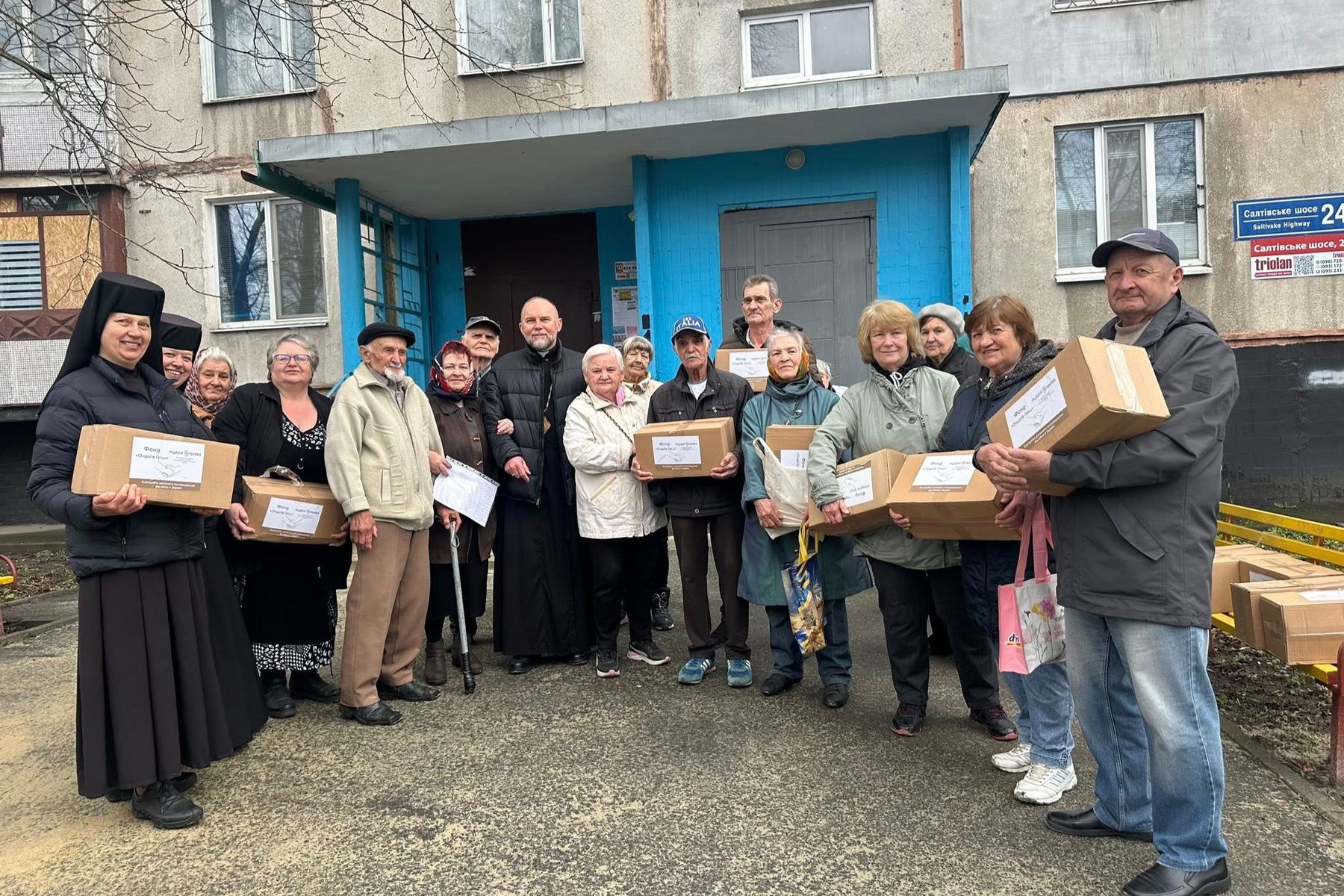 У Харкові напередодні Великодня надали допомогу вразливим мешканцям міста