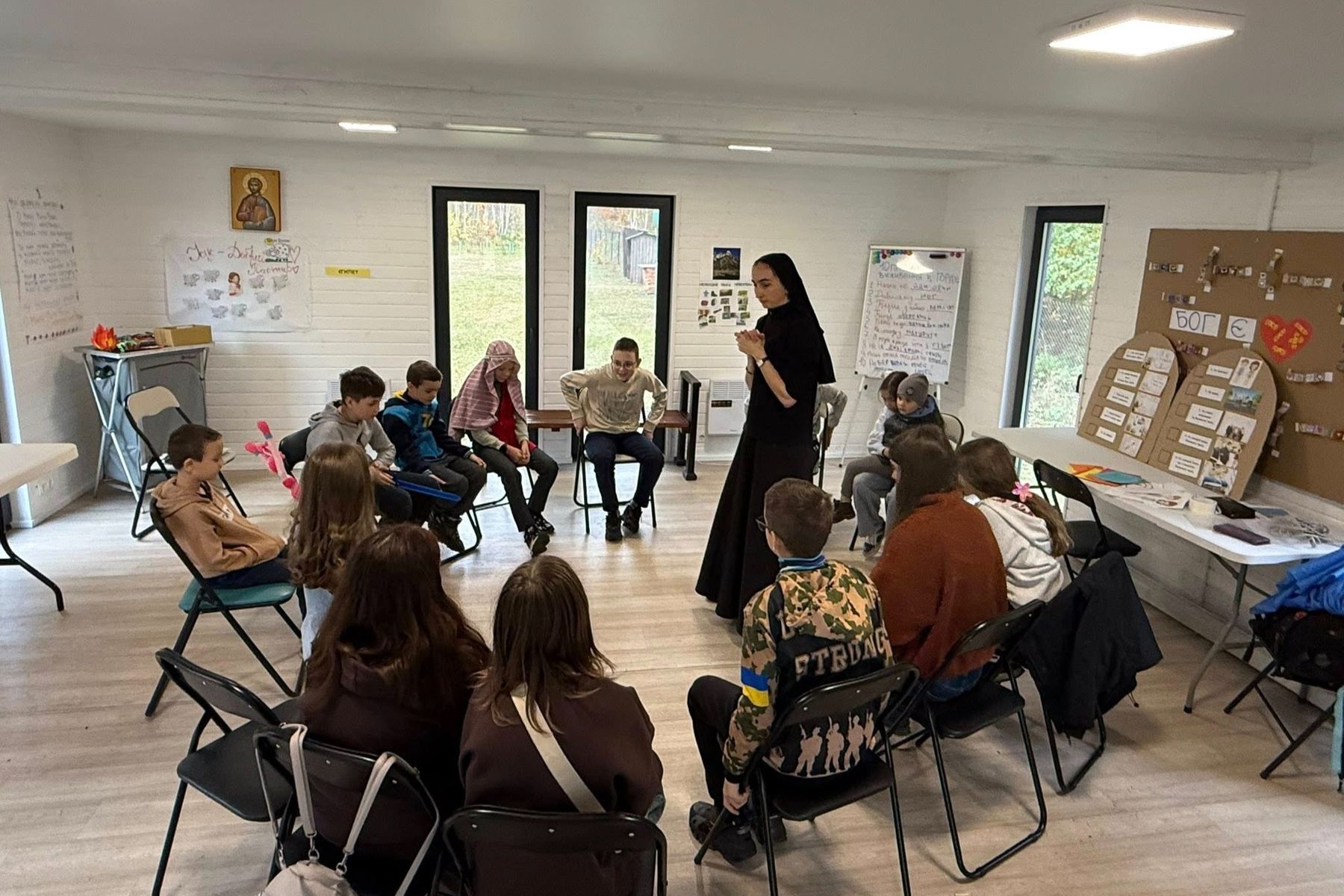 У Славутичі діти вчаться «жити по совісті» в Центрі зцілення ран