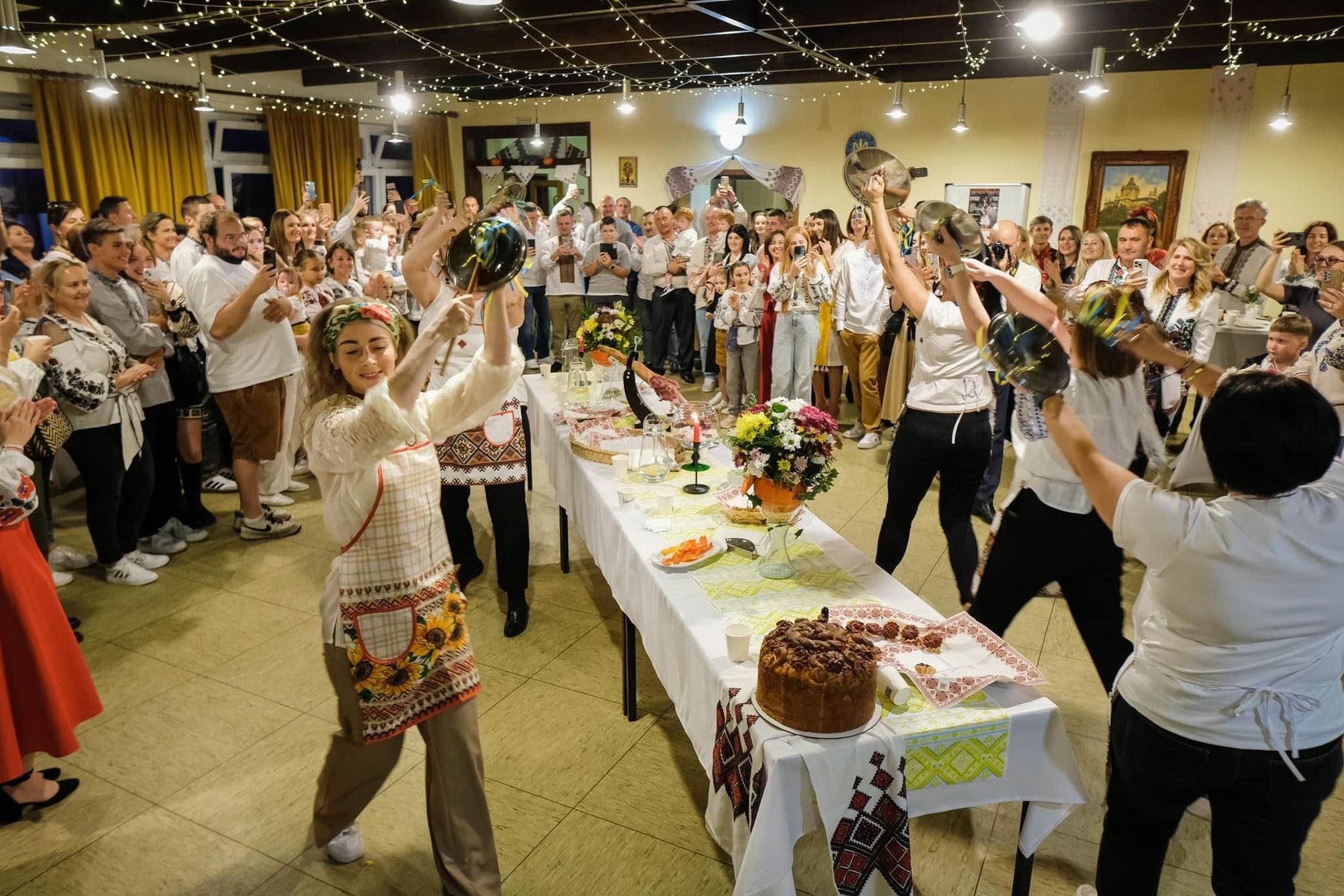 Ukrainian evening parties (vechornytsi) organized by the community in Hamburg to support the charity work of “Mudra Sprava”