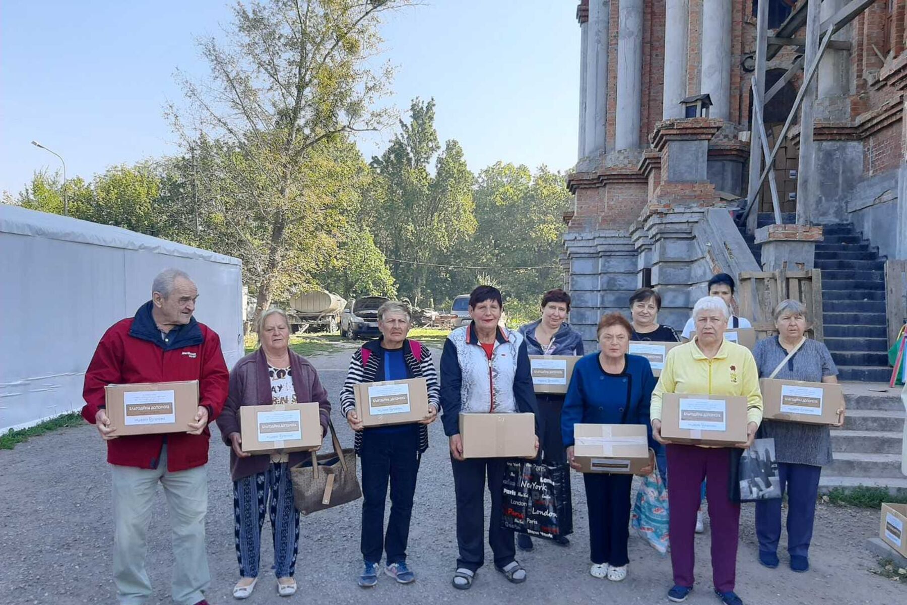 Катедра Святого Миколая у м. Харкові продовжує допомагати мешканцям міста та переселенцям