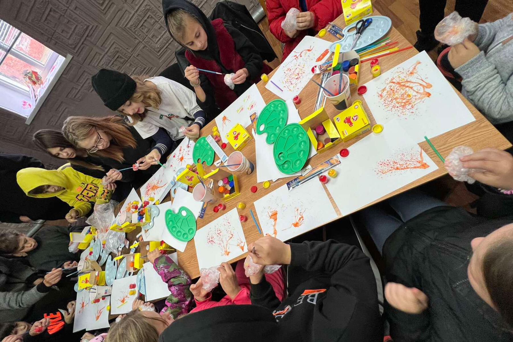 “Mudra Sprava” supports art therapy classes for children in the de-occupied regions of Kharkiv region