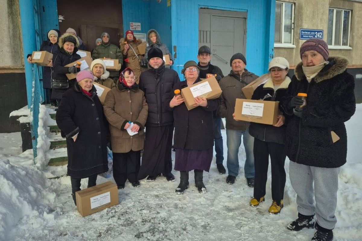 Єпископ Василій Тучапець передав гуманітарну допомогу мешканцям незламної Салтівки