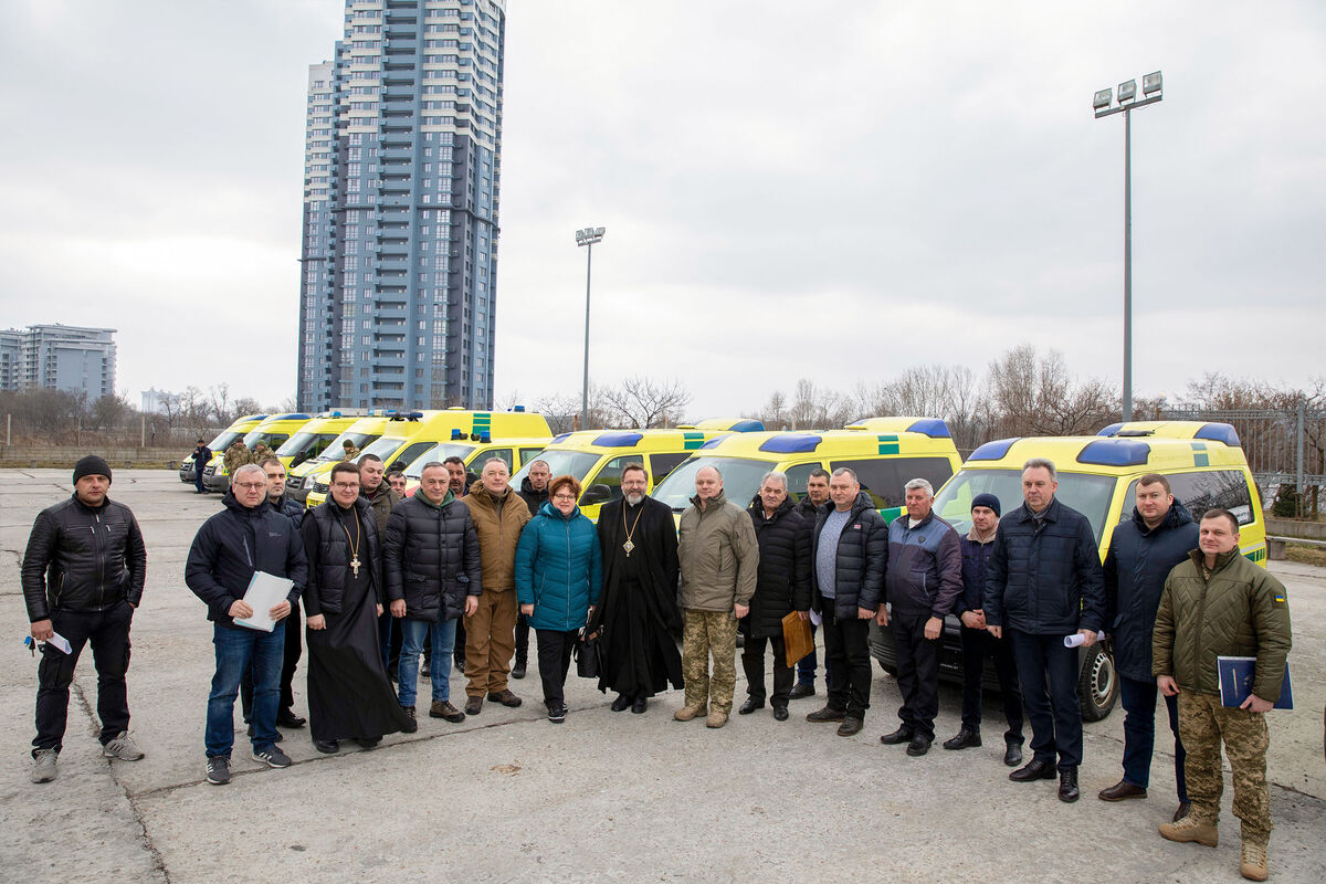 Глава УГКЦ передав Міністерству охорони здоров’я і військовим шпиталям 12 реанімобілів з Австрії