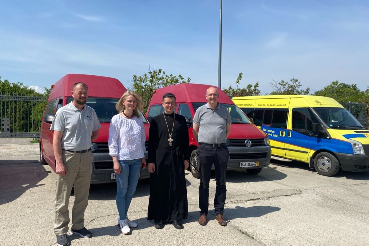 Ukrainian Community in Hannover donates several more vehicles for medical needs